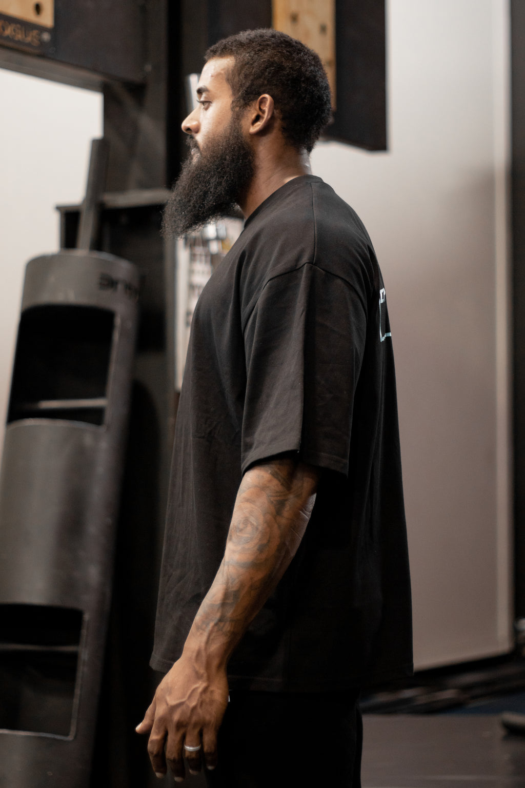 ESCAPE OVERSIZED TEE