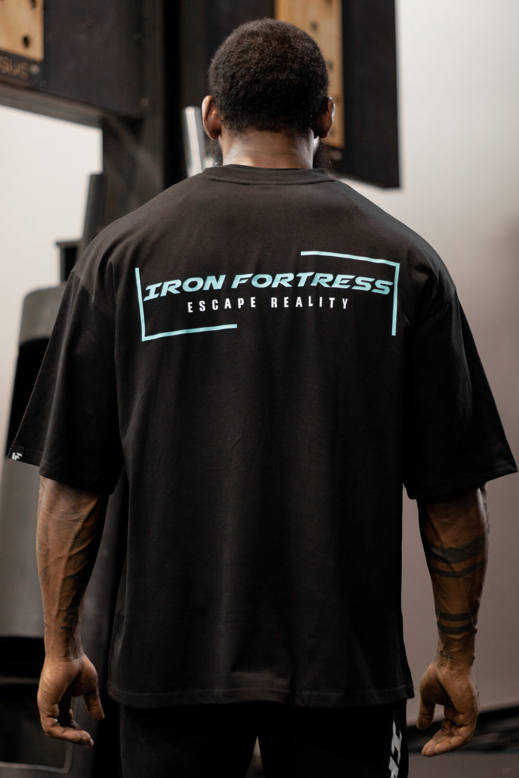 ESCAPE OVERSIZED TEE